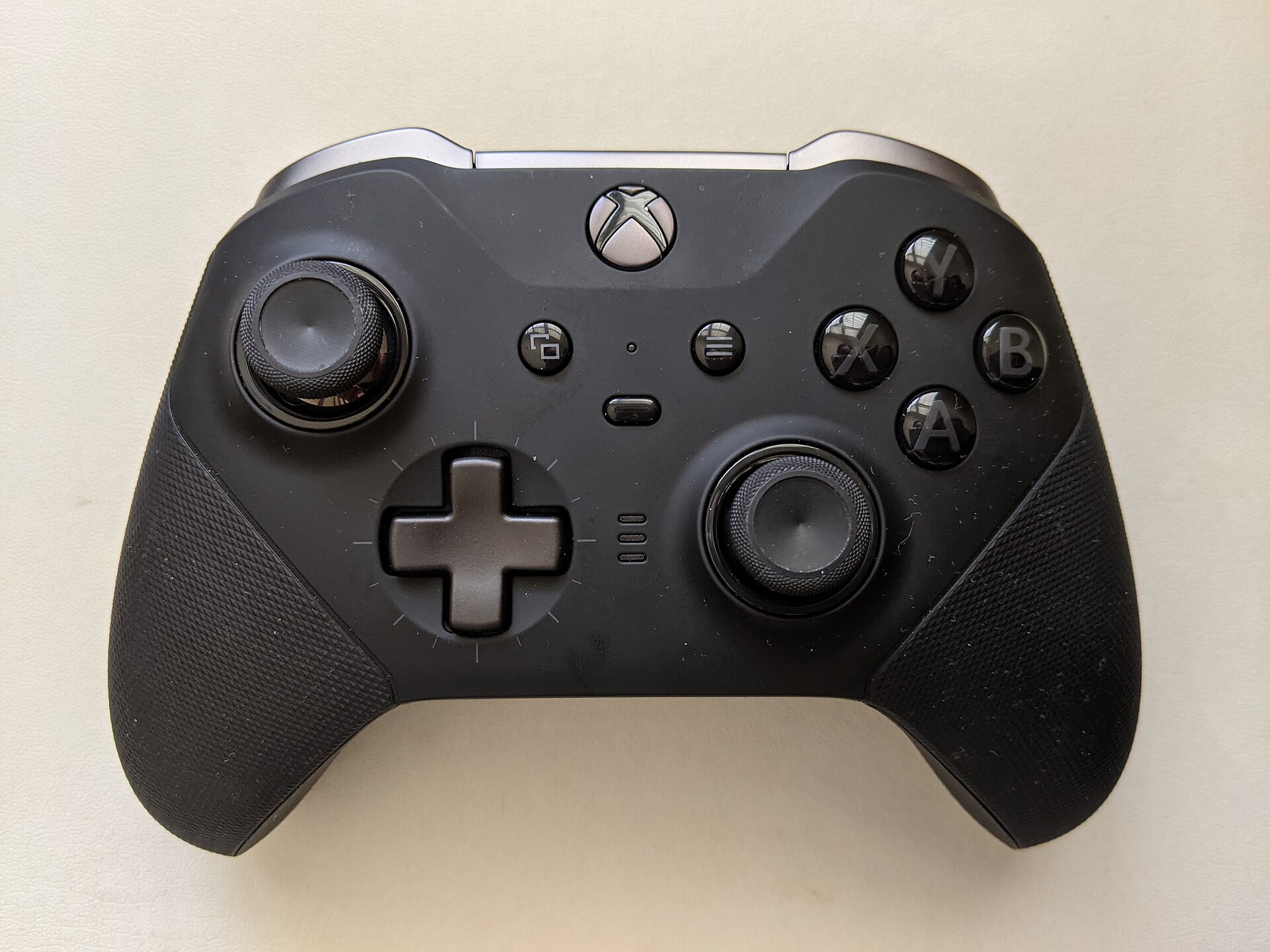 Front view of an Xbox Elite Series 2 controller, Wikimedia Commons editorial reference photo